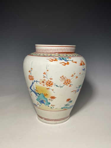 Japanese porcelain Kakiemon decoration vase, 17th century - Asian Works of Art Style 