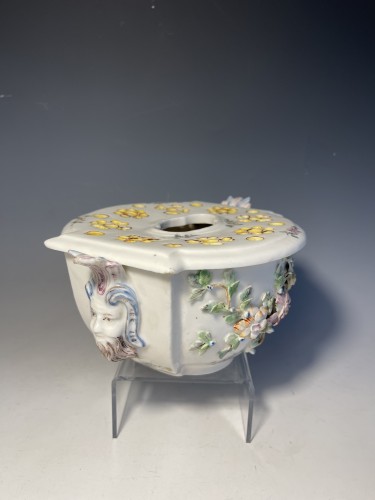 Flower holder in Sceaux soft paste porcelain, 18th century - Porcelain & Faience Style 