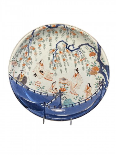 Japanese porcelain dish, early 18th century.