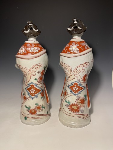 Paire de statuettes de Bijin en porcelaine japonaise, vers 1700 - Arts d