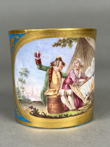 Louis XVI - Gobelet litron et soucoupe en porcelaine de Sèvres à fond bleu céleste