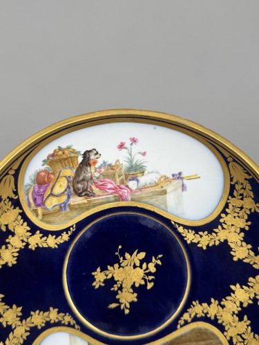 Louis XVI - A Sèvres (hard-paste) ‘Beau Bleu’ Écuelle, Cover and Stand