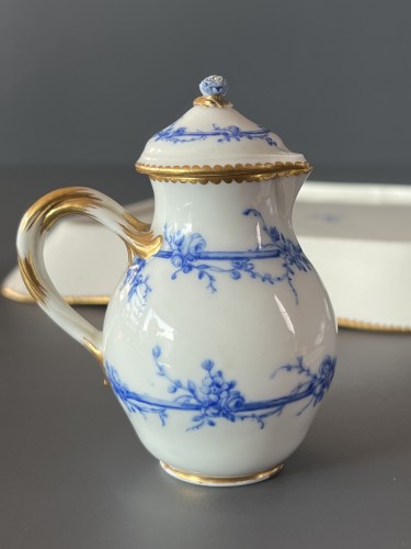 11th to 15th century - 18th Century Sèvres Soft-Paste Porcelain One-Person Déjeuner Service