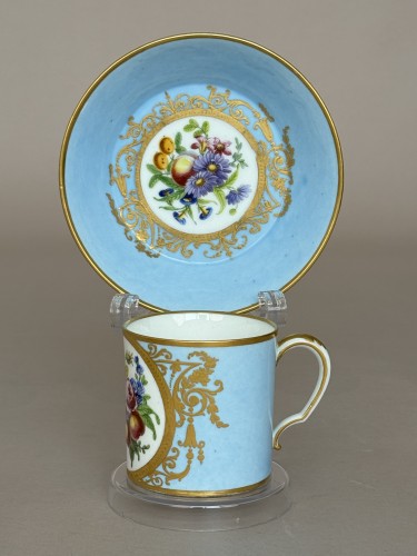 A Sèvres Soft-Paste Porcelain Beaker and Saucer - Porcelain & Faience Style Louis XVI