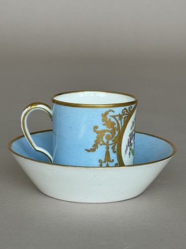 18th century - A Sèvres Soft-Paste Porcelain Beaker and Saucer