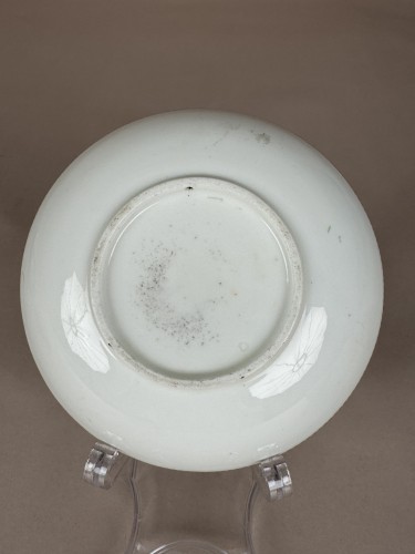 Antiquités - Sèvres, 1764 – Tasse Hébert à fond vert et son sous-tasse, décor d’oiseaux