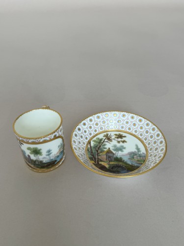 Louis XV - Sèvres soft-paste porcelain Litron cup and saucer with landscape