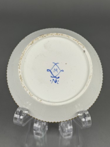 Antiquités - Tasse et soucoupe à décor d’oiseau, Sèvres XVIIIe siècle (1765)