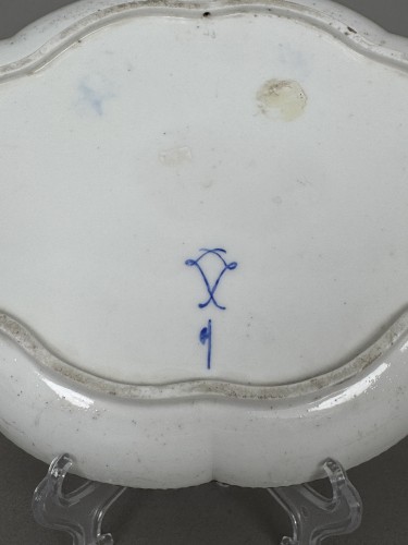  - Plateau en porcelaine tendre de Sèvres du XVIIIe siècle
