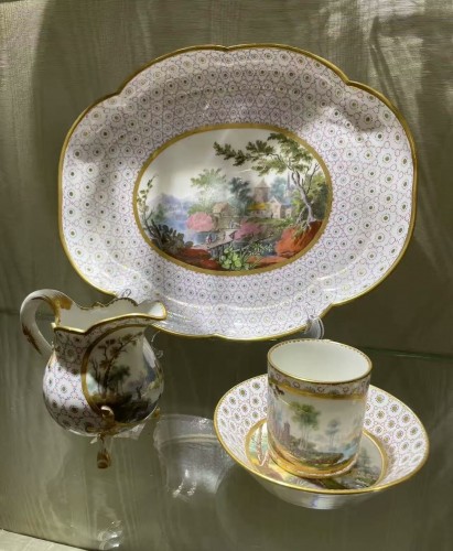 Antiquités - Plateau en porcelaine tendre de Sèvres du XVIIIe siècle