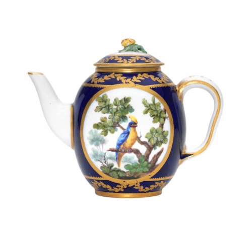 A French 18th Century Soft-Paste Sèvres Porcelain Tea Pot