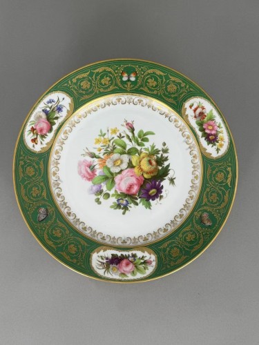 Sèvres Green-Ground Plate with Floral and Butterfly Decoration - Porcelain & Faience Style 