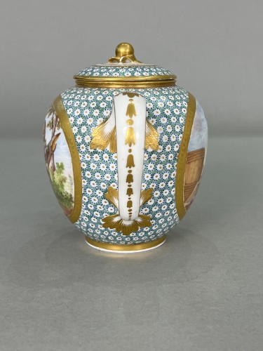 Antiquités - Sèvres Soft-Paste Porcelain Oviform Tea Pot, 1785