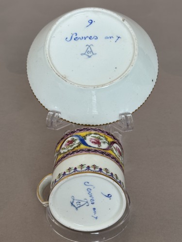 18th century - Sèvres Porcelain Tasse Litron and Saucer, collection of Ostave Du Sartel 