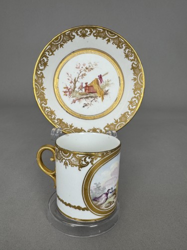 Sèvres Hard-Paste Porcelain Cup and Saucer, Girl with Doves - Porcelain & Faience Style 