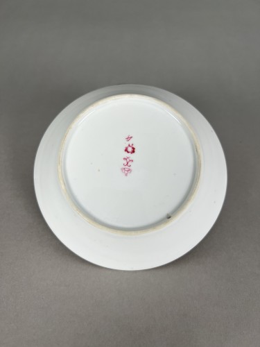 Antiquités - A Sèvres Hard-Paste Porcelain Cup and Saucer with Rose Garland Decoration