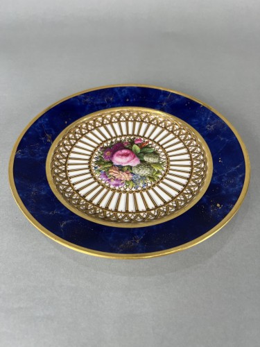Sèvres porcelain plate from the service of the Vicomte de Chateaubriand  - Porcelain & Faience Style Restauration - Charles X