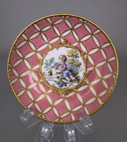 Sèvres saucer with Rose Pompadour ground 1757 - Porcelain & Faience Style 