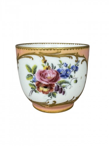 Sèvres porcelain goblet, Pompadour pink background 1764