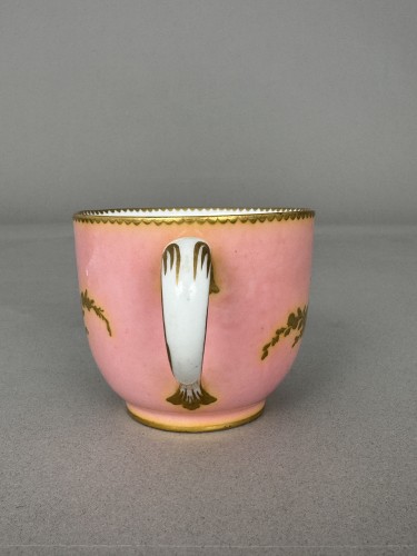 18th century - Sèvres porcelain goblet, Pompadour pink background 1764