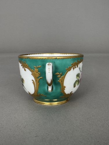 Two-handled cup in soft-paste Sèvres porcelain, 1757 - 