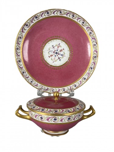 Hard-paste porcelain covered ecuelle and circular stand Sèvres, 1787