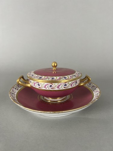 Hard-paste porcelain covered ecuelle and circular stand Sèvres, 1787 - Porcelain & Faience Style 