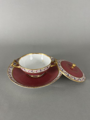 Porcelain & Faience  - Hard-paste porcelain covered ecuelle and circular stand Sèvres, 1787