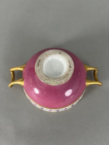  - Hard-paste porcelain covered ecuelle and circular stand Sèvres, 1787