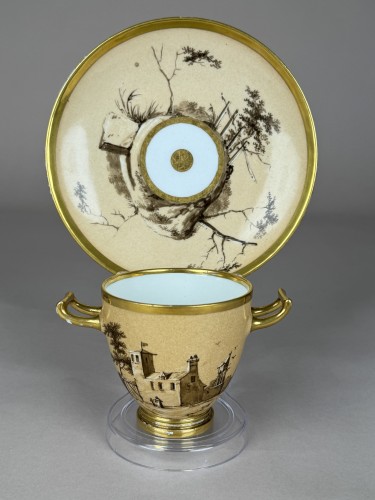 Two-handled cup and saucer in Sèvres hard-paste porcelain with fond Nankin  - Porcelain & Faience Style Empire