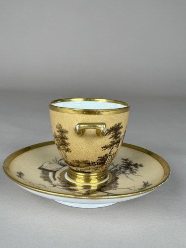 Two-handled cup and saucer in Sèvres hard-paste porcelain with fond Nankin  - 