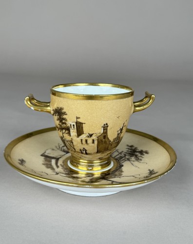 19th century - Two-handled cup and saucer in Sèvres hard-paste porcelain with fond Nankin 