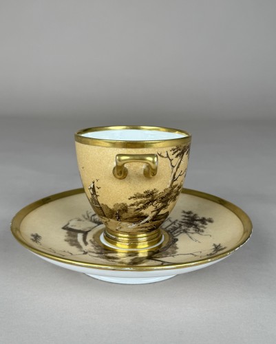 Two-handled cup and saucer in Sèvres hard-paste porcelain with fond Nankin  - Empire