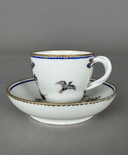 18th century - Sèvres soft-paste porcelain cup and saucer with owl and bird decoration