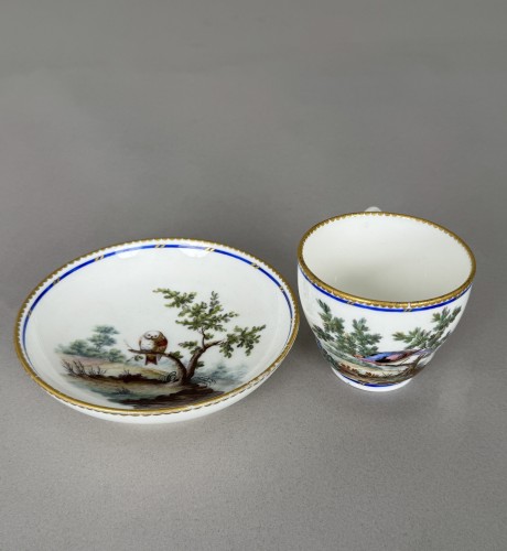 Sèvres soft-paste porcelain cup and saucer with owl and bird decoration - 