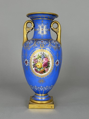 SEVRES Pair of “Lancel” vases with azure-blue ground and gilt floral  - Louis-Philippe