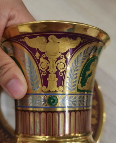 19th century - Sèvres &quot;Three Gilt Cameo Putti&quot; Cup and Saucer Set
