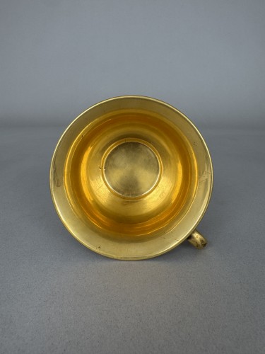 Antiquités - Sèvres &quot;Three Gilt Cameo Putti&quot; Cup and Saucer Set