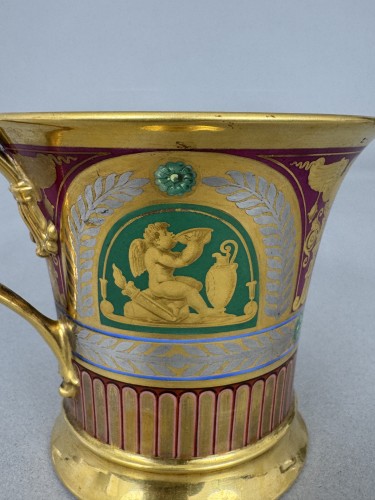 Antiquités - Sèvres &quot;Three Gilt Cameo Putti&quot; Cup and Saucer Set