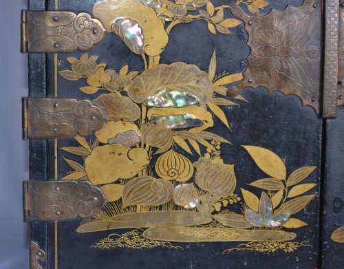 Coffret en laque Urushi incrusté de nacre - Japon 17e siècle - Arts d