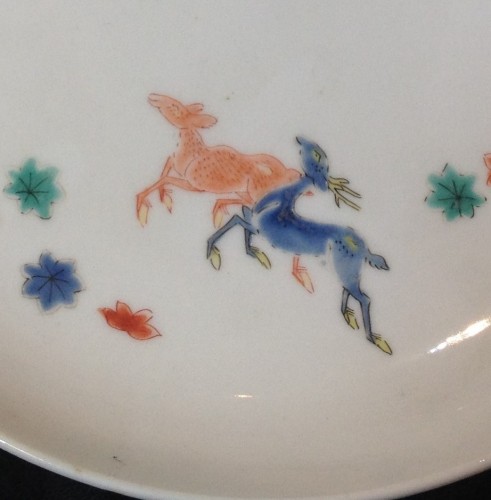 Plat en porcelaine à décor de Daims, Four de Kakiemon Japon Edo fin du 17e siècle - 