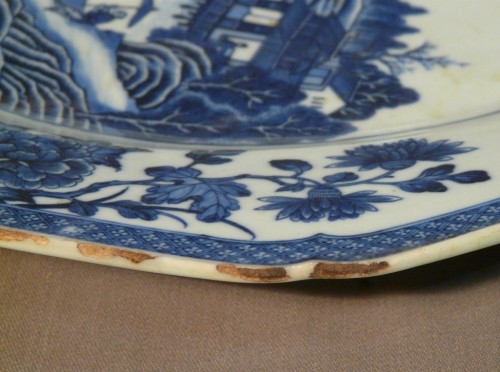 Asian Works of Art  - Blue and white Chinese porcelain dish decorated with a lake landscape circa 1800