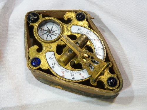 Asian Works of Art  - Gilt bronze, enamel and glass sundial compass - China 18th century Ateliers du Palais