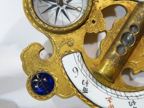 18th century - Gilt bronze, enamel and glass sundial compass - China 18th century Ateliers du Palais