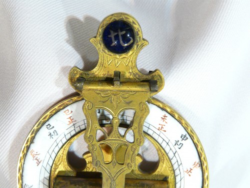 Antiquités - Gilt bronze, enamel and glass sundial compass - China 18th century Ateliers du Palais