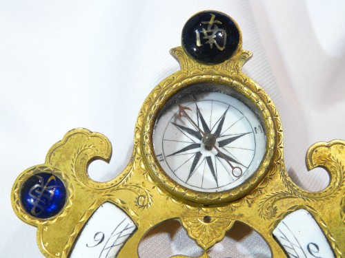Antiquités - Gilt bronze, enamel and glass sundial compass - China 18th century Ateliers du Palais