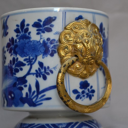 Chinese porcelain pot. Decor in cobalt blue.Kangxi reign around 1700 - 