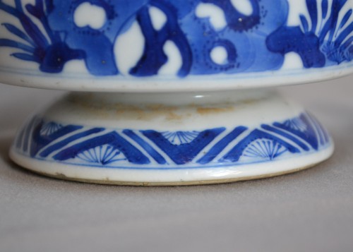 Antiquités - Pot en porcelaine de chine à décor en bleu de cobalt, régne de Kangxi vers 1700