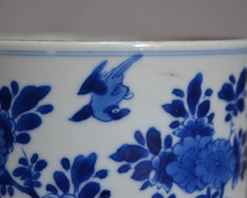 Antiquités - Chinese porcelain pot. Decor in cobalt blue.Kangxi reign around 1700