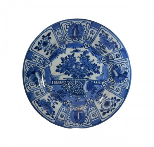 Plat en porcelaine d'Arita, Japon fin du 17e siècle